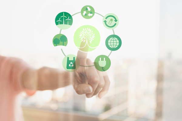 Imagem de uma pessoa interagindo com um círculo com opções de sustentabilidade como energia eólica, reciclagem, plantio.