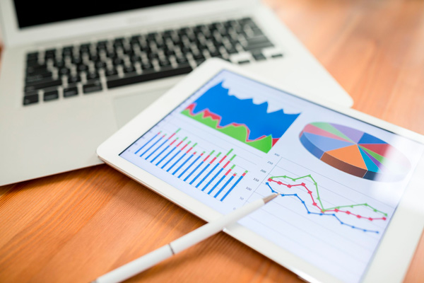 Gráficos e dados de e-commerce.