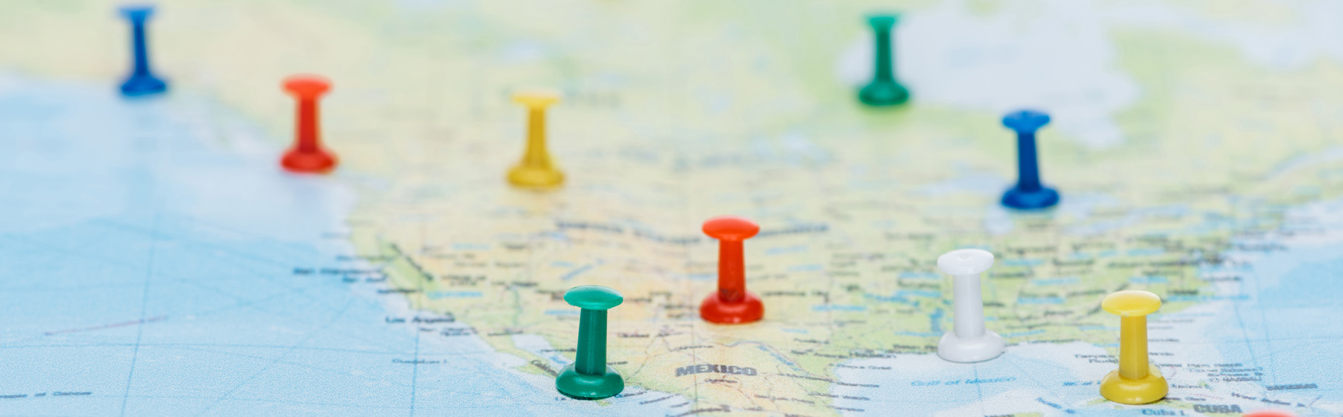 Mapa com localidades marcadas para SEO internacional.