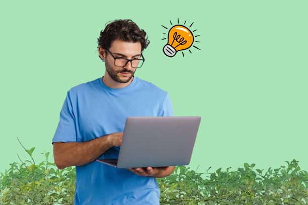 Pessoa com ideias para conteudo evergreen