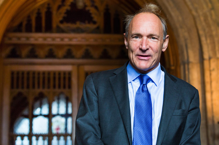 Tim Berners-Lee, quem criou o HTML