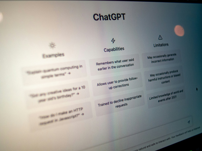 Interface do ChatGPT exibindo conversa com inteligência artificial — exemplo de IA conversacional usada no varejo digital.